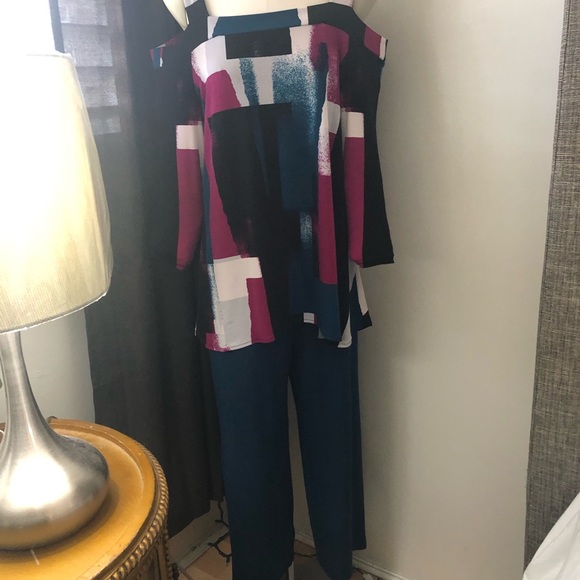 Blouse and pant set - Picture 2 of 4